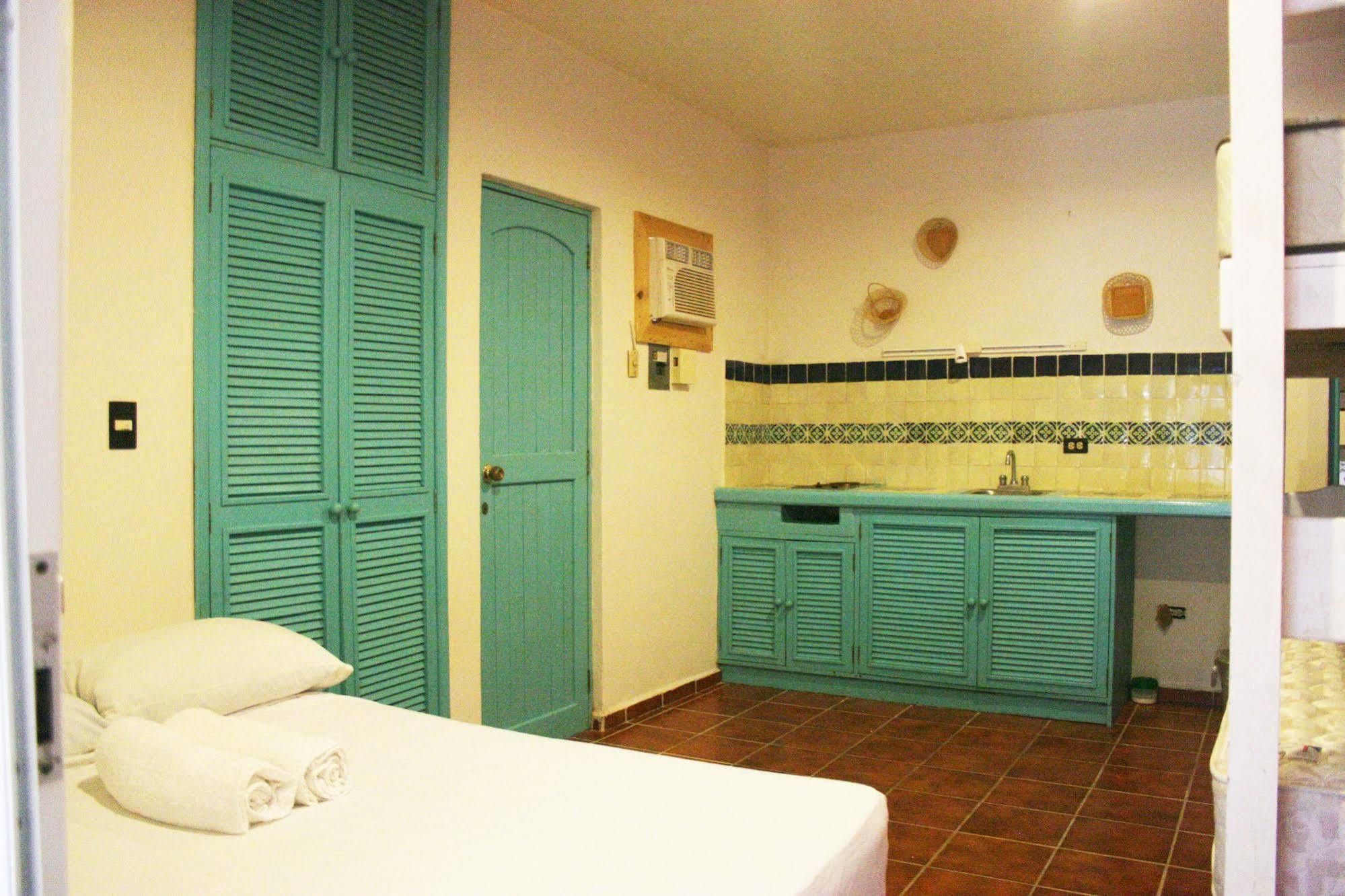 The Yak Hostel Playa del Carmen Exteriör bild