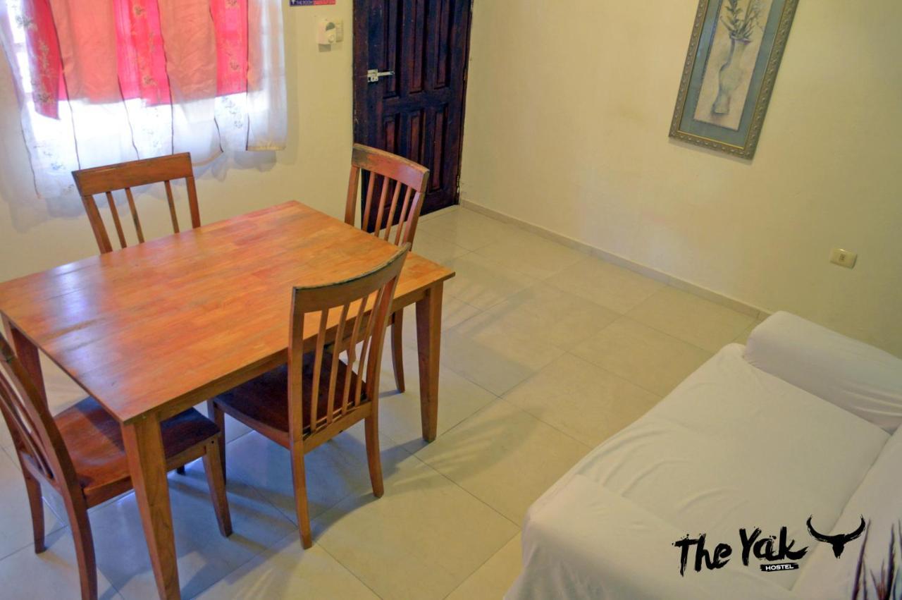 The Yak Hostel Playa del Carmen Exteriör bild