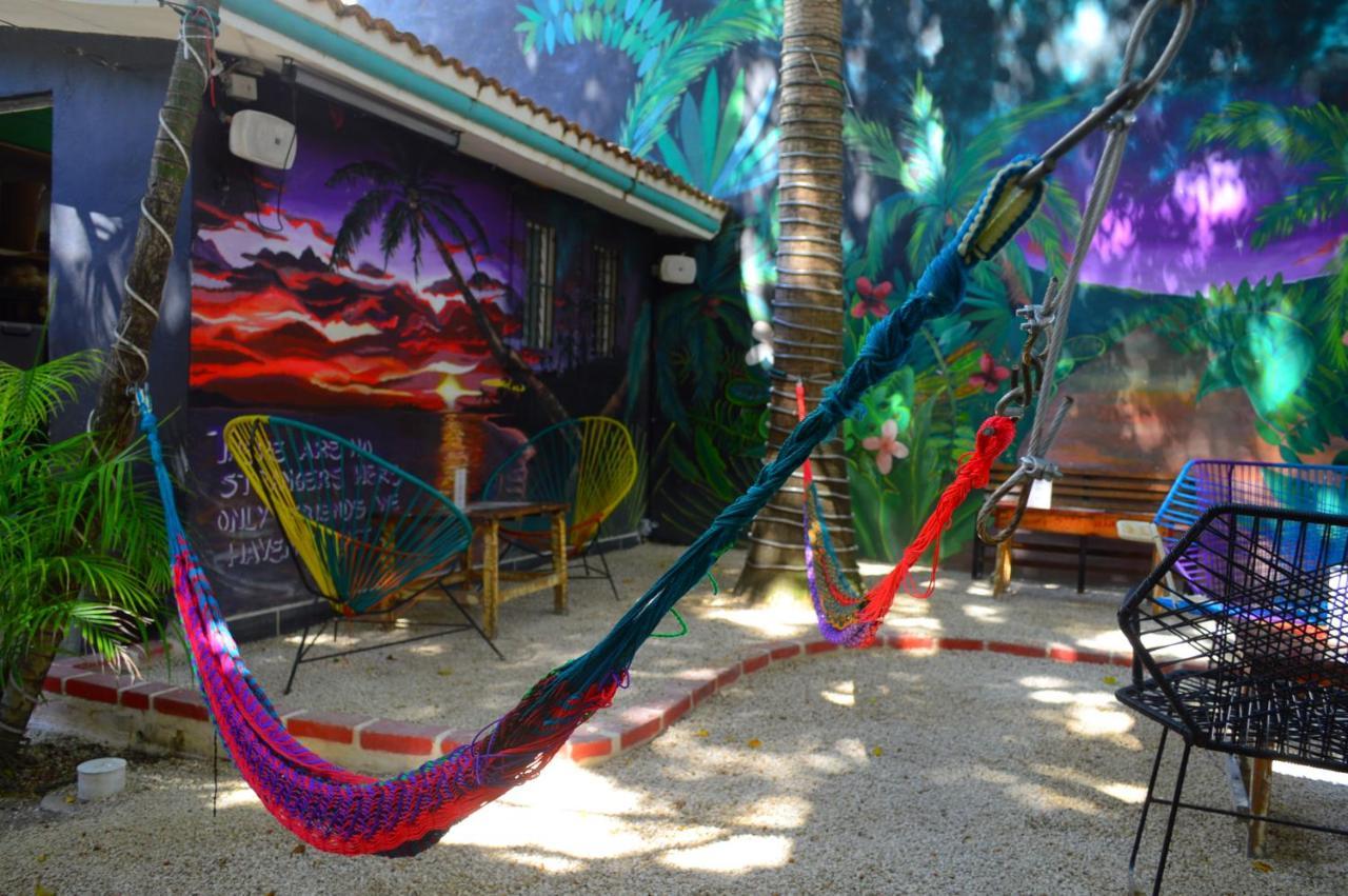 The Yak Hostel Playa del Carmen Exteriör bild